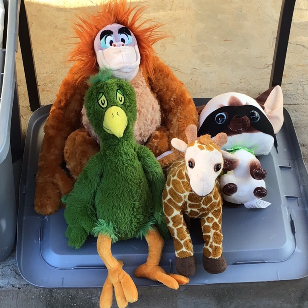 BUNDLE OF 4 STUFFED ANIMALS